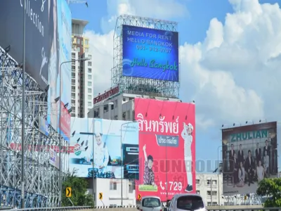 DIP Outdoor полноцветный светодиодный рекламный щит P20, закрепленный на крыше здания в Таиланде