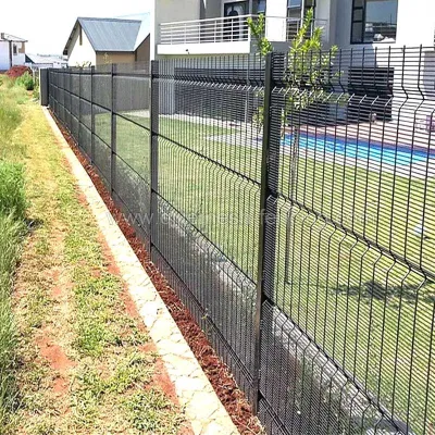 Systèmes de panneaux de clôture en fil soudé