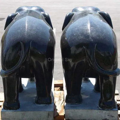 Paire de statues d'éléphant en pierre de granit noir pour jardin