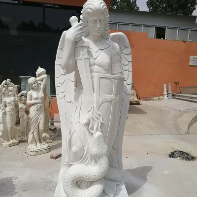 Estatua de San Miguel Arcángel de piedra de mármol blanco