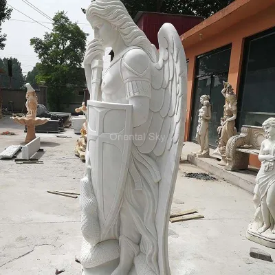 Statua di San Michele Arcangelo in pietra di marmo bianco