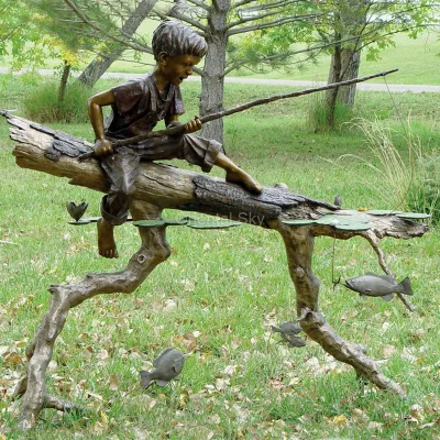 Lebensgroße Bronze Boy Fishing Statue Metall Outdoor Skulptur