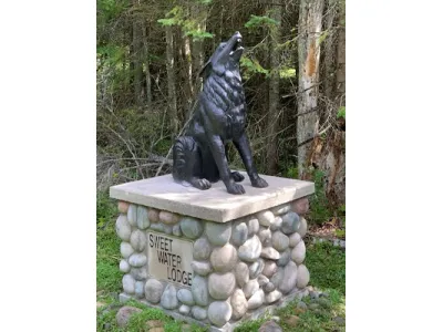 Apportez une sculpture de loup en bronze chez vous?