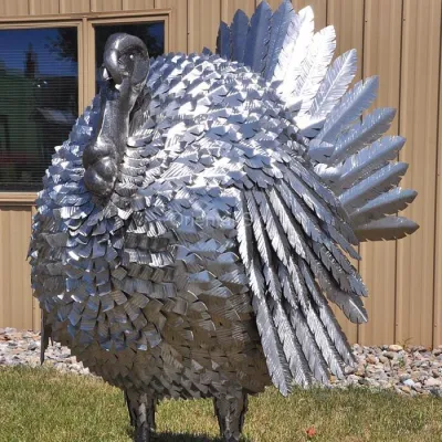 Gran escultura de pavo de acero inoxidable pulido fino