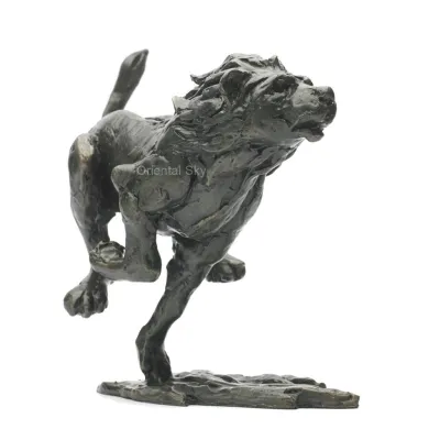 Statue de lion courant en bronze grandeur nature