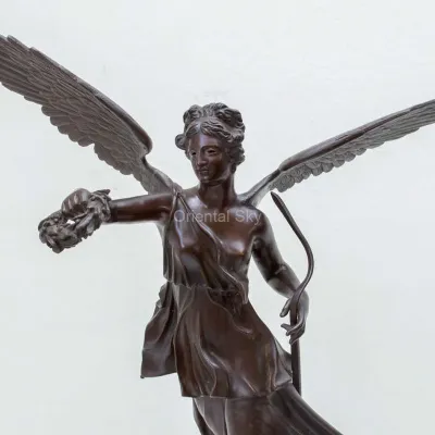 Estátua de anjo de bronze com arte em flecha escultura em figura de senhora de metal