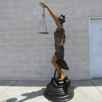 Statue de la déesse de la justice en bronze grandeur nature