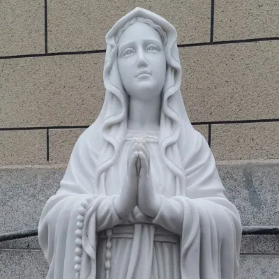 Lebensgroßer weißer Marmorstein Statue Unserer Lieben Frau von Fatima