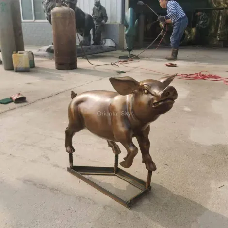 Скульптура животного сада статуи бронзовой свиньи в натуральную величину 3 малых