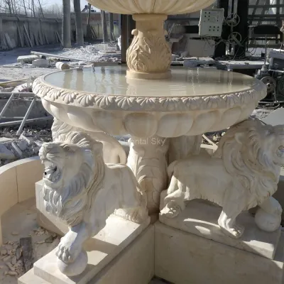 Beige Marmor Steinbrunnen im Freien mit Löwenstatuen