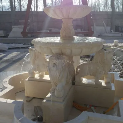 Beige Marmor Steinbrunnen im Freien mit Löwenstatuen