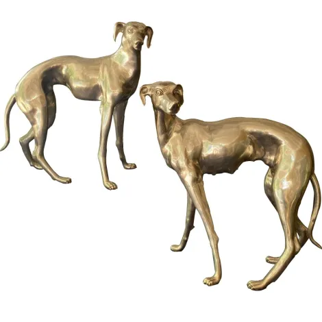 Coppia di statue di animali da giardino con sculture di cani in bronzo a grandezza naturale