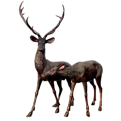 Scultura animale da giardino con statua di cervo e cervo in bronzo a grandezza naturale