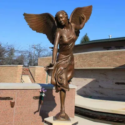 Statue de monument d'ange en bronze Sculpture de jardin commémoratif en métal