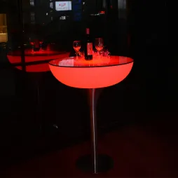 طاولة كوكتيل LED مضاءة للديكور الليلي للأثاث للبار والمناسبات