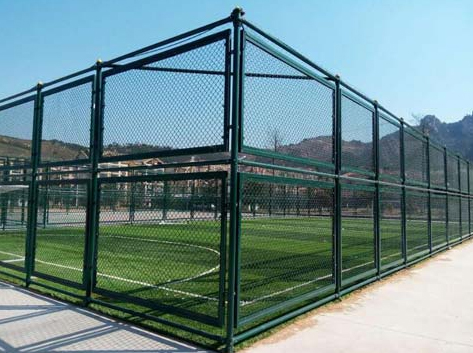 The characteristics of stadium fence