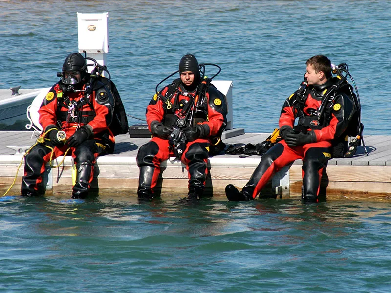 What are the differences between wetsuits and drysuits?
