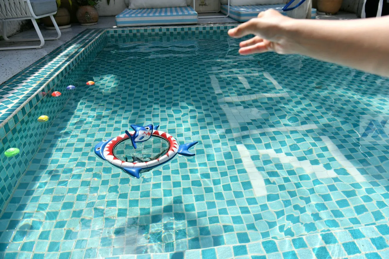 Build A Target On Swimming Pool -- Neoprene Toss Disk Set
