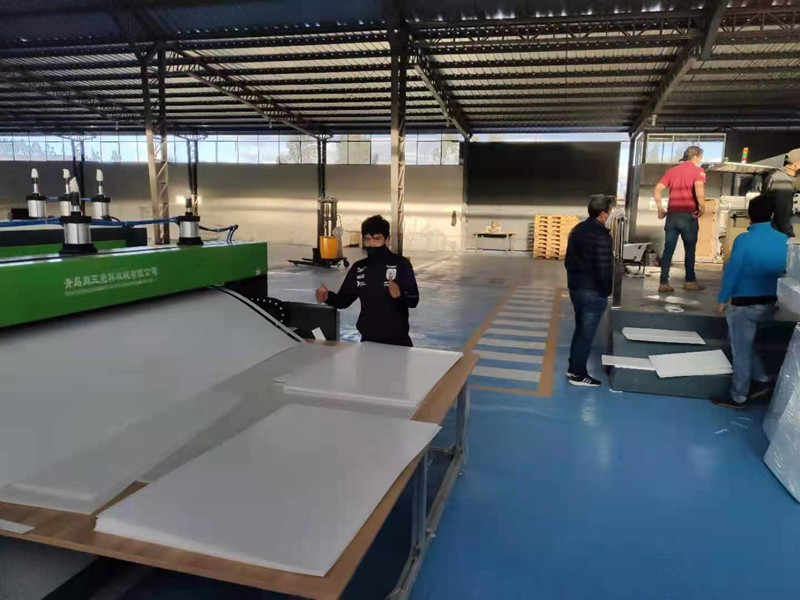 PP corrugated box production line PP corrugated box production line test successfully in Ecuador