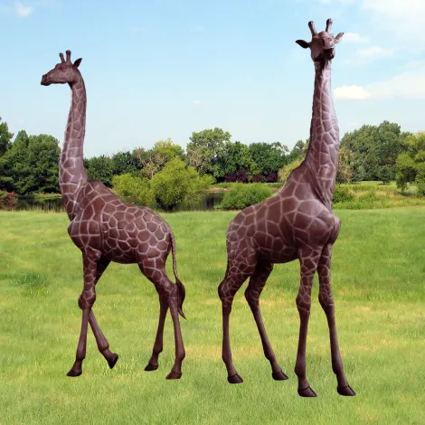 Paire de statues de girafes en bronze grandeur nature Sculpture animalière en métal