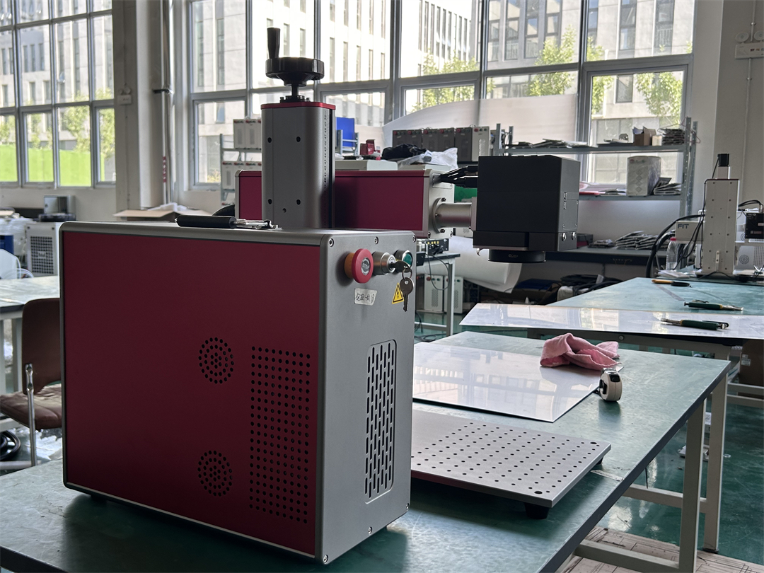 Camera positioning function, computer control to achieve more accurate laser marking Camera positioning function, computer control to achieve more accurate laser marking