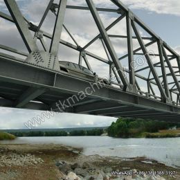 Long-Span Truss Bridges