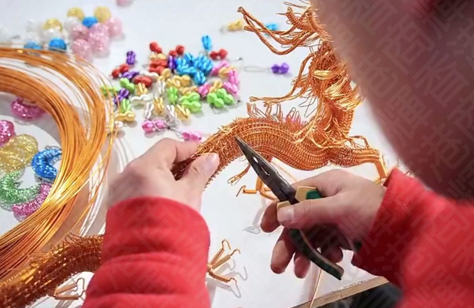 Celebrating the New Year with Intangible Cultural Heritage Aluminum Weaving Celebrating the New Year with Intangible Cultural Heritage Aluminum Weaving