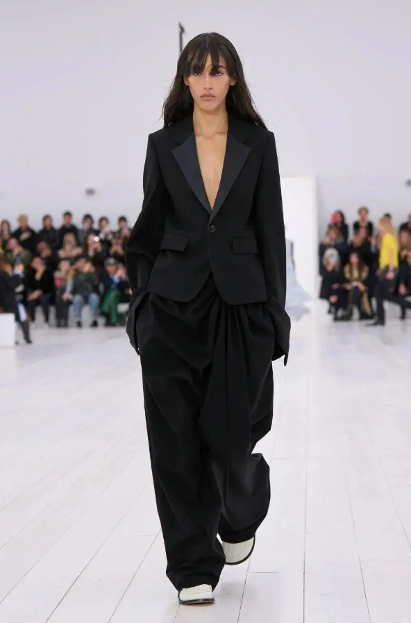The popular trend of "single product mix" will help you win the first wave of attention in spring and summer 2025 The popular trend of "single product mix" will help you win the first wave of attention in spring and summer 2025