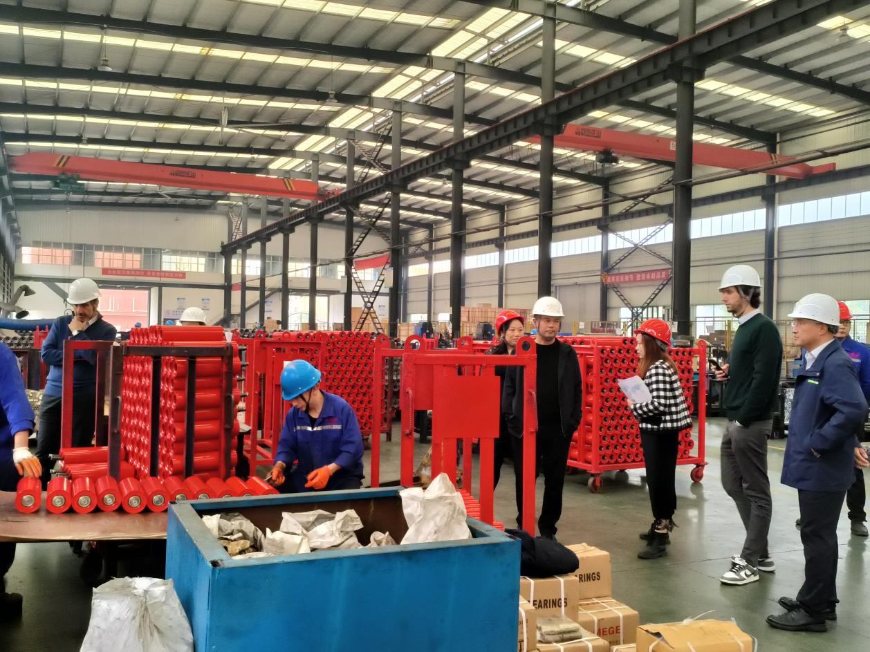 {conveyor rollers} {conveyor rollers}