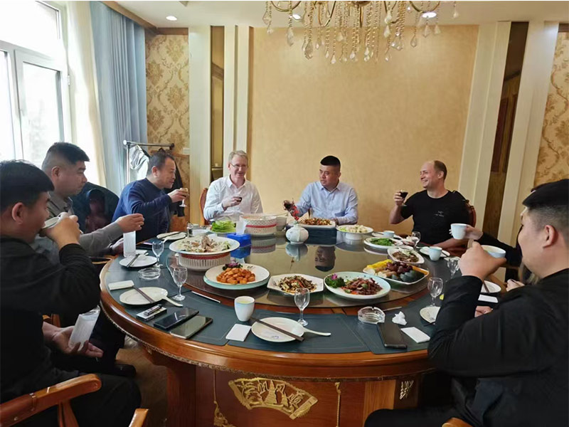Foreign customers visit the Kaiyue factory. Foreign customers visit the Kaiyue factory.