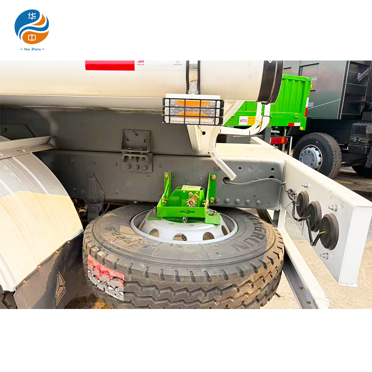 HOWO NX Fuel Tanker truck - Export Model for the Democratic Republic of Congo HOWO NX Fuel Tanker truck - Export Model for the Democratic Republic of Congo