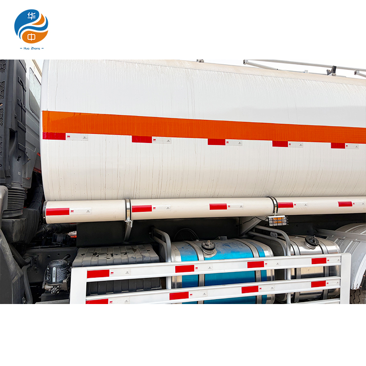 HOWO NX Fuel Tanker truck - Export Model for the Democratic Republic of Congo HOWO NX Fuel Tanker truck - Export Model for the Democratic Republic of Congo