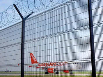 Traitement matériel et anticorrosion de la clôture d'aéroport