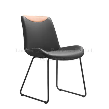 Cadeira de escritório ergonômica com encosto médio em couro