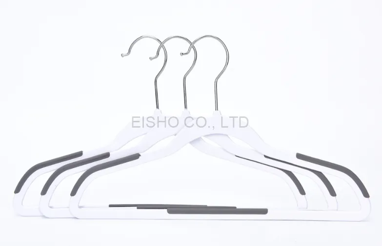 Non Slip Plastic Suit Hangers With Rubber Pieces.png