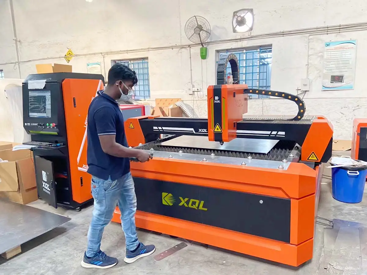 XQL-3015F Fiber laser metal cutting machine
