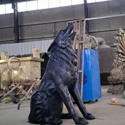 Estátua de lobo de bronze em tamanho real Escultura de cobre da vida selvagem