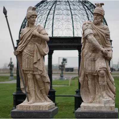 Древнеримская статуя мраморного каменного солдата в натуральную величину