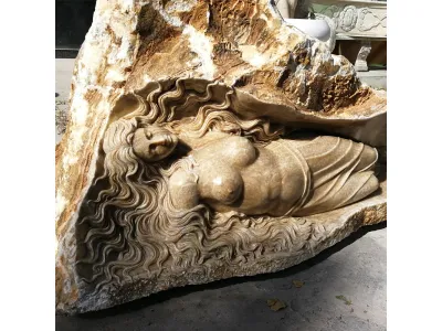 Estátua em tamanho real da senhora deitada em pedra de mármore