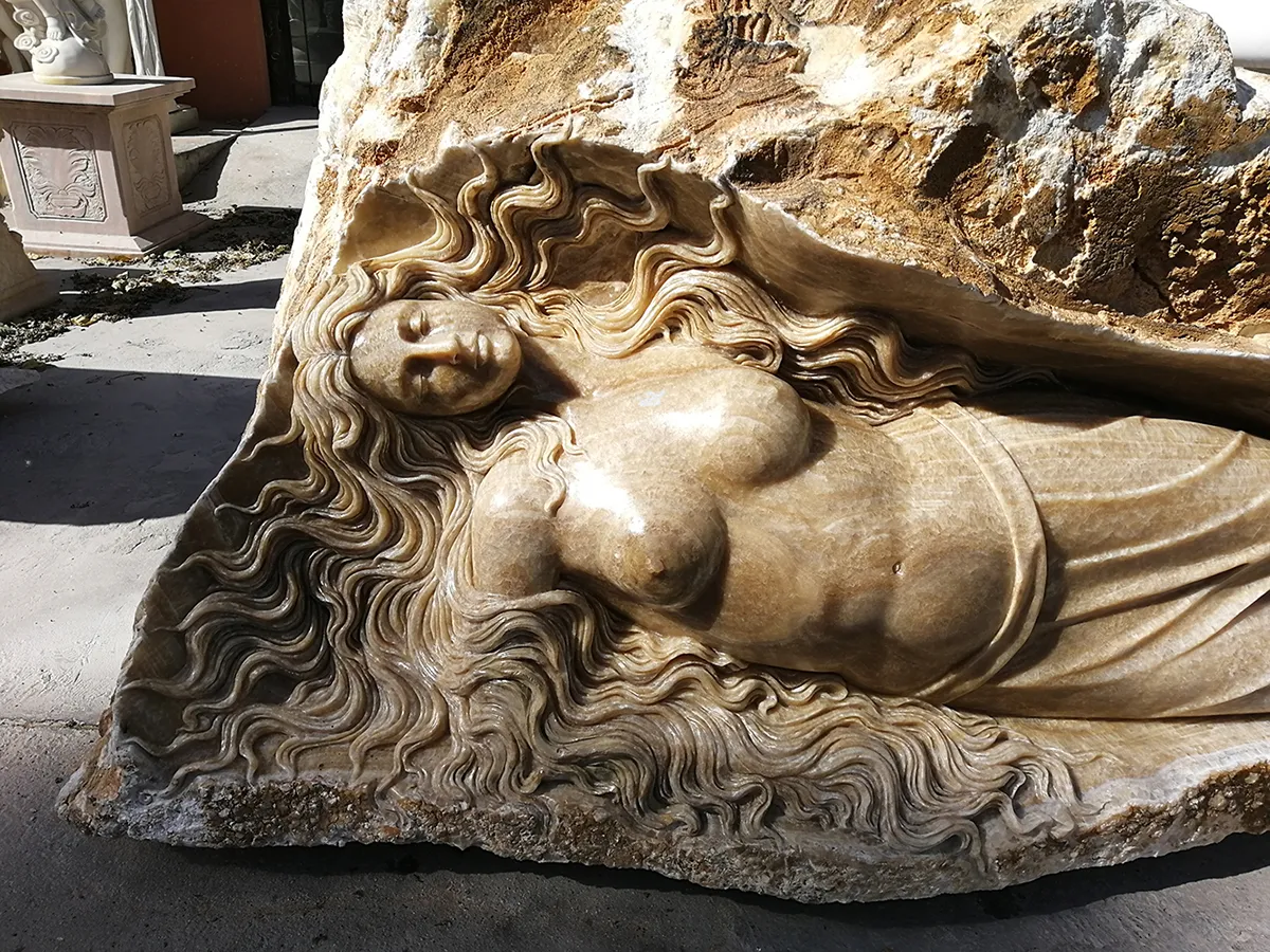 marble lady statue (1).jpg