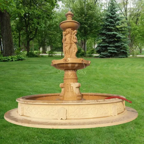 Grande fontana d'acqua in pietra in marmo all'aperto con statue di dame