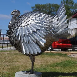 Gran escultura de pavo de acero inoxidable pulido fino