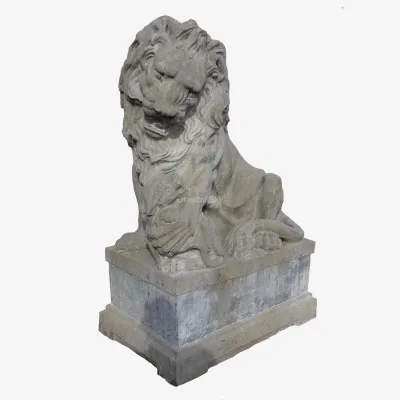 Coppia di statue di leone in pietra di marmo grigio a grandezza naturale