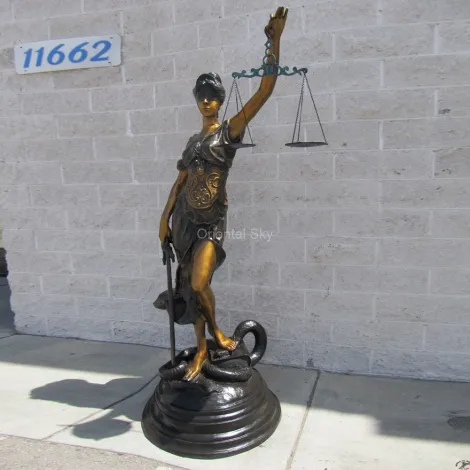 Estatua de la diosa de la justicia de bronce de tamaño natural