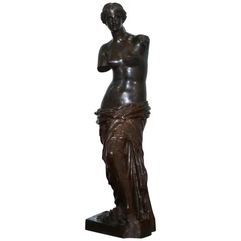 Scultura di donna in metallo con statua di Venere in bronzo a grandezza naturale