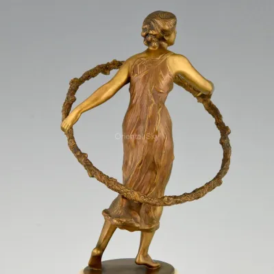 Bronze Mädchen spielen Reifen Statue Metall Frau Figur Skulptur