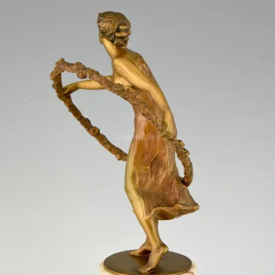 Bronzen meisje spelen hoepel standbeeld metalen vrouw figuur sculptuur