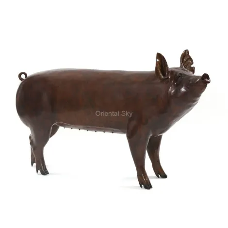 Бронзовая скульптура милой свиньи в натуральную величину