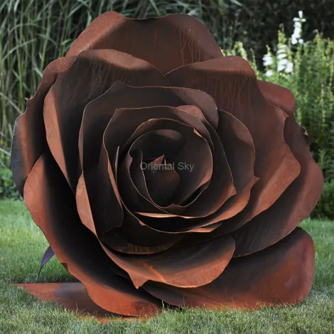 Grande sculpture de jardin de fleurs roses en acier corten