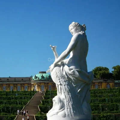Mulher em mármore branco e estátua de pavão escultura em pedra do jardim da senhora